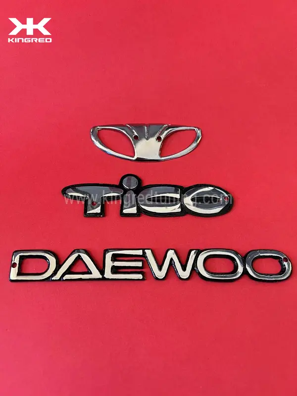 emblemas de metal cromado tico